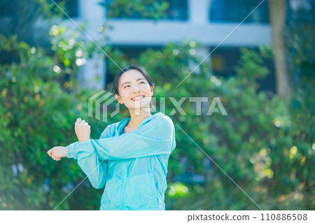 Young woman running Young woman running 110886508