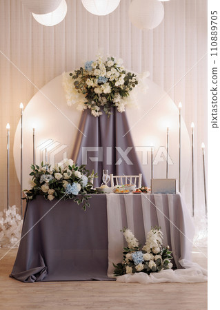 Elegant wedding table setup with floral arrangements 110889705