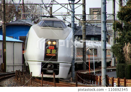 To Kusatsu Onsen ... Hot spring limited express "Kusatsu" 651 series 1000 series 110892345