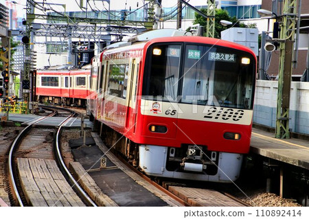 穿過品川宿...紅色列車前往三浦半島【京急電鐵】 110892414