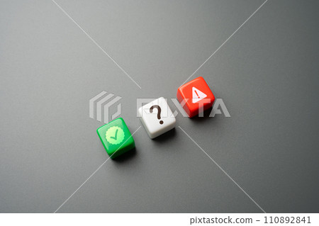 Question mark and good or bad answer. The fork between success and failure. Seeking solutions, facing challenges. Favorable or unfavorable responses. Success or failure. 110892841