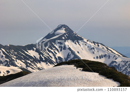 Mt. Kasagatake in the snow-capped Northern Alps Mt. Kasagatake in the snow-capped Northern Alps 110893157