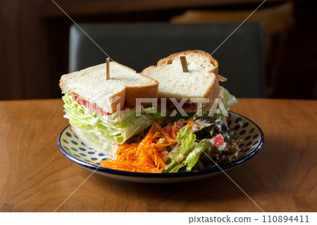 Cafe Lunch｜BLT Sandwich 110894411