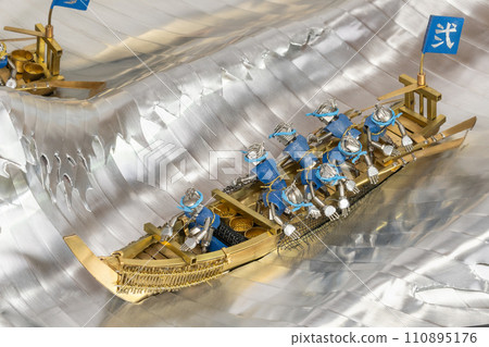 Model/metal figure of an Edo period fisherman fishing in the sea Model/metal figure of an Edo period fisherman fishing in the sea 110895176