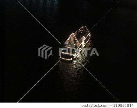 Marine Rouge, a light ship floating on the night sea in Minato Mirai, Yokohama, is lit up and floating on the jet black sea. 110895814