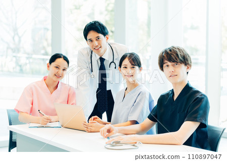 醫生護士醫務工作者形象 醫生護士醫務工作者形象 110897047