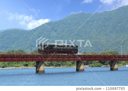 北近畿丹後鐵道觀光列車黑松號穿越由良川 110897785