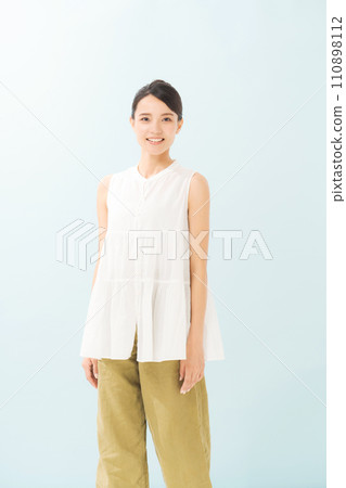 A woman in her 20s wearing a sleeveless blouse A woman in her 20s wearing a sleeveless blouse 110898112
