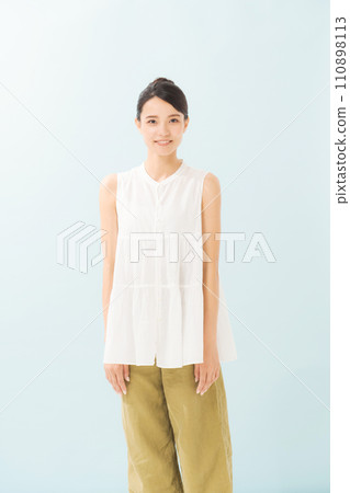A woman in her 20s wearing a sleeveless blouse A woman in her 20s wearing a sleeveless blouse 110898113