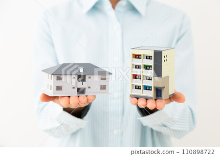 Middle-aged woman with a model of an apartment 110898722