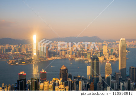 香港太平山頂的日落景觀 110898912