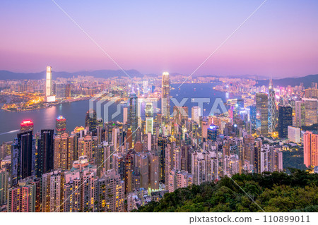 從香港太平山頂的夜景 110899011