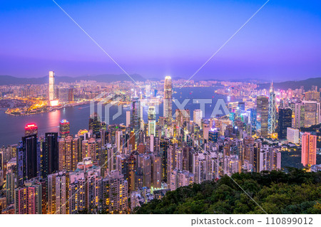 從香港太平山頂的夜景 110899012