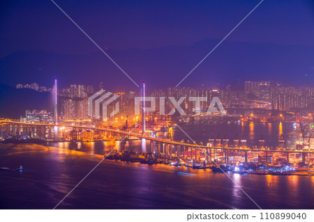 從香港太平山頂的夜景 從香港太平山頂的夜景 110899040