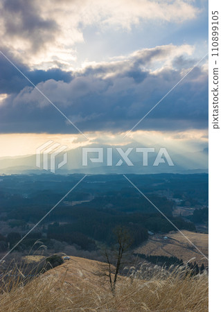 清晨的陽光(熊本縣產山村) 清晨的陽光(熊本縣產山村) 110899105