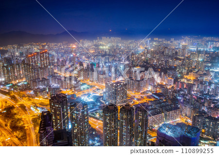 Hong Kong night view from SKY100 110899255