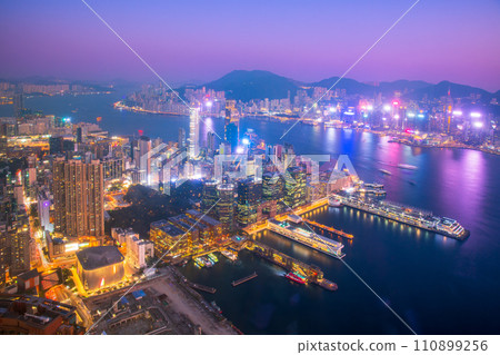 Hong Kong night view from SKY100 110899256