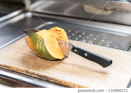 用刀切南瓜 110900571