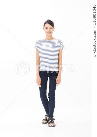 Women in casual clothing 110901040