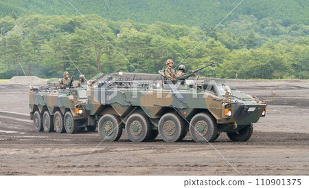 陸上自衛隊評估支援隊96式輪式裝甲車行駛 陸上自衛隊評估支援隊96式輪式裝甲車行駛 110901375