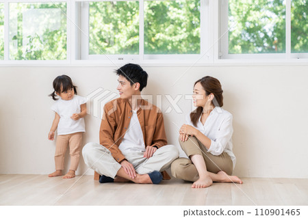 父母與女兒,一家三口,喜怒無常 父母與女兒,一家三口,喜怒無常 110901465