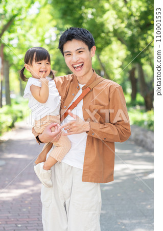 Dad and baby 110901553