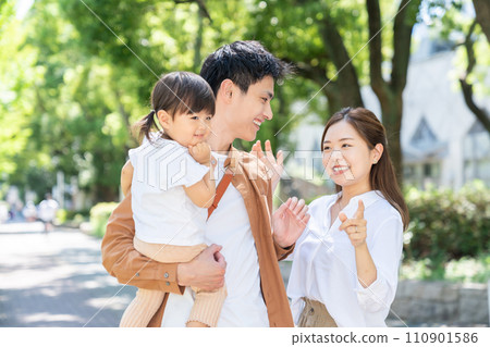 Parent-daughter Family of 3 Parent-daughter Family of 3 110901586