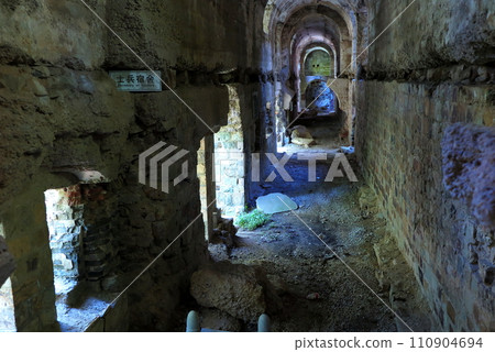 East Jiguanshan North Fort in Lushun, a fierce battleground during the Russo-Japanese War: Part of it is a two-story structure 110904694