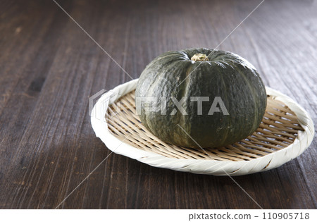 Whole Botchan pumpkin wood grain background 110905718