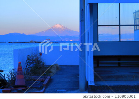 從真瀨巴士站看到的富士山 從真瀨巴士站看到的富士山 110906301