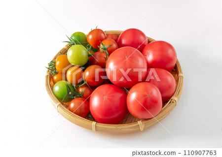 Tomato, fruit tomato, summer vegetables 110907763