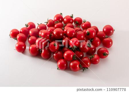 成堆的櫻桃番茄 110907778
