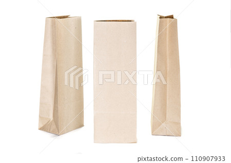 Various kraft paper bags isolated on white background 110907933