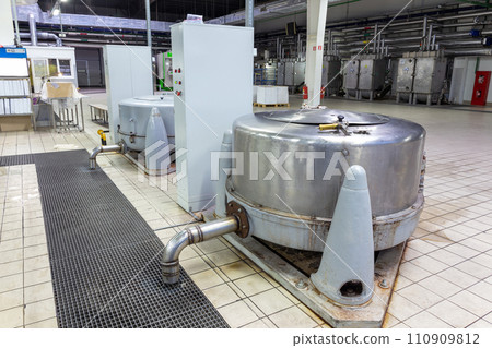 A hydraulic extractor loaded with bags of women's tights. 110909812