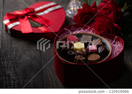 Heart gift box and rose flowers Valentine's Day 110910066