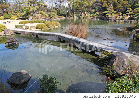 大阪市天王寺區慶澤園開鑿石橋 110910349