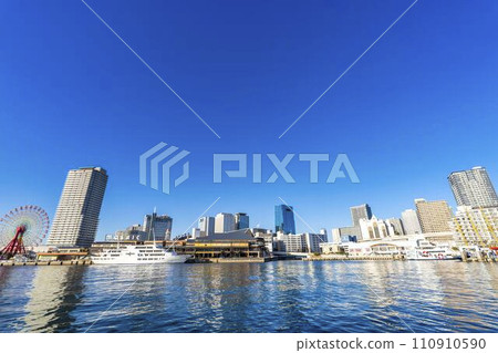 兵庫縣神戶市清晨從美利堅公園眺望神戶臨海樂園 兵庫縣神戶市清晨從美利堅公園眺望神戶臨海樂園 110910590