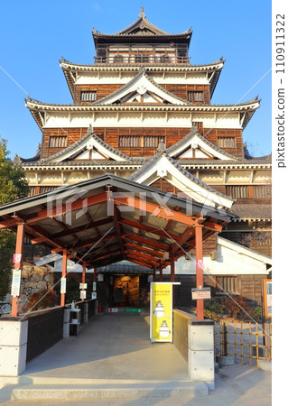 The restored castle tower of Hiroshima Castle stands out against the clear sky 110911322