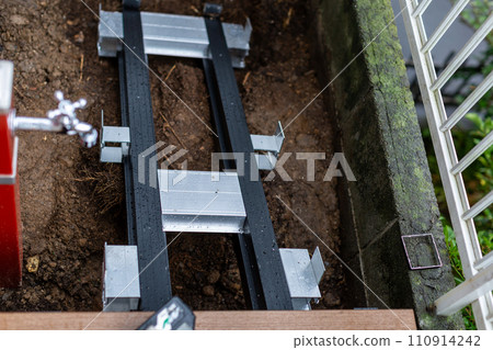 Contractor who constructs wooden decks Contractor who constructs wooden decks 110914242