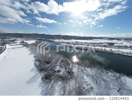 鳥瞰北上川雪景 110914493
