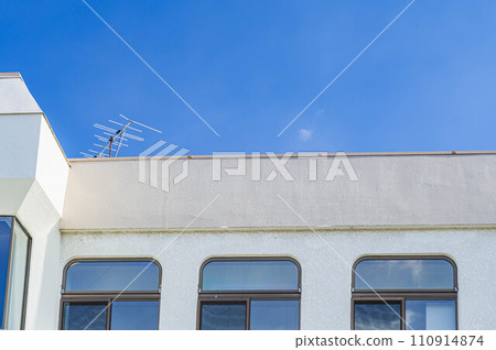 Building and blue sky Building and blue sky 110914874