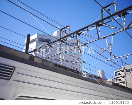 Electric wires, railroad tracks, Tobu Tojo Line electric wires, trains, the structure of electric wires, how to apply tension, the blue sky is so beautiful, the aesthetics of electric wires 110915133