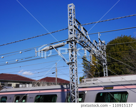 電線、鐵軌、東武東上線電線、火車、電線的結構、如何施加拉力、藍天好美、電線的美學 110915137