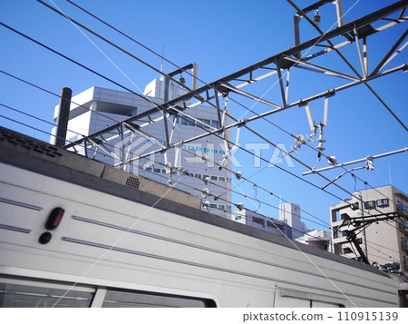 電線、鐵軌、東武東上線電線、火車、電線的結構、如何施加拉力、藍天好美、電線的美學 110915139