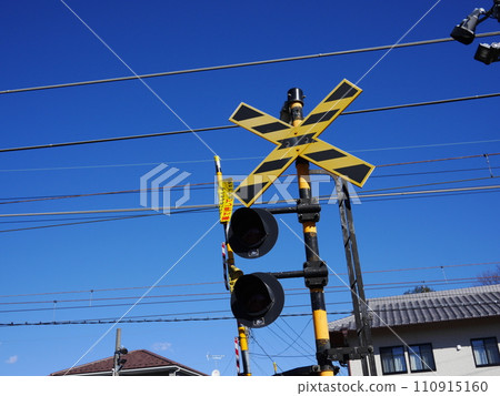 Electric wires, railroad tracks, Tobu Tojo Line electric wires, trains, the structure of electric wires, how to apply tension, the blue sky is so beautiful, the aesthetics of electric wires Electric wires, railroad tracks, Tobu Tojo Line electric wires, trains, the structure of electric wires, how to apply tension, the blue sky is so beautiful, the aesthetics of electric wires 110915160