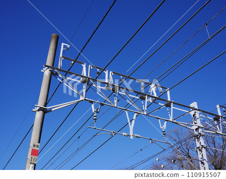 電線、鐵軌、東武東上線電線、火車、電線的結構、如何施加拉力、藍天好美、電線的美學 電線、鐵軌、東武東上線電線、火車、電線的結構、如何施加拉力、藍天好美、電線的美學 110915507