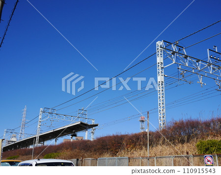 電線、鐵軌、東武東上線電線、火車、電線的結構、如何施加拉力、藍天好美、電線的美學 電線、鐵軌、東武東上線電線、火車、電線的結構、如何施加拉力、藍天好美、電線的美學 110915543