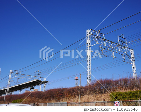電線、鐵軌、東武東上線電線、火車、電線的結構、如何施加拉力、藍天好美、電線的美學 電線、鐵軌、東武東上線電線、火車、電線的結構、如何施加拉力、藍天好美、電線的美學 110915546
