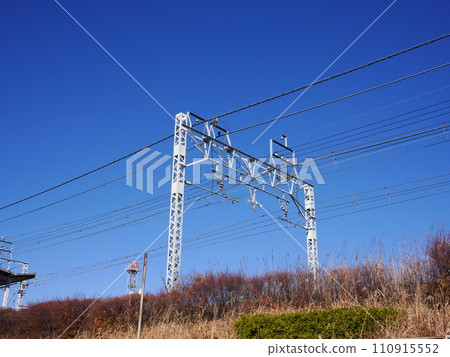 電線、鐵軌、東武東上線電線、火車、電線的結構、如何施加拉力、藍天好美、電線的美學 110915552