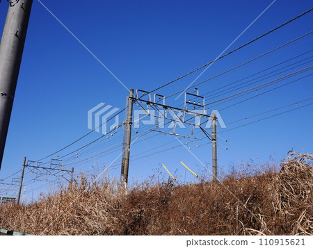 Electric wires, railroad tracks, Tobu Tojo Line electric wires, trains, the structure of electric wires, how to apply tension, the blue sky is so beautiful, the aesthetics of electric wires Electric wires, railroad tracks, Tobu Tojo Line electric wires, trains, the structure of electric wires, how to apply tension, the blue sky is so beautiful, the aesthetics of electric wires 110915621